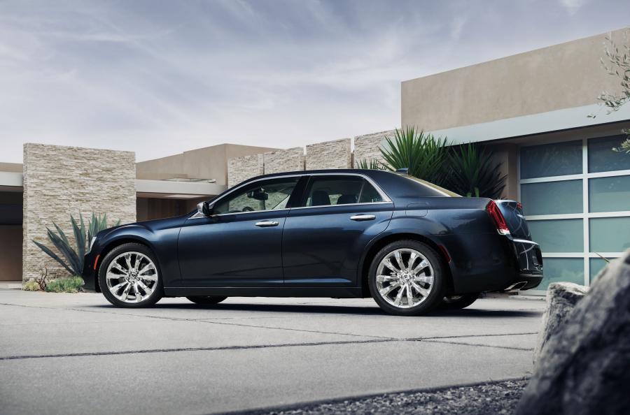  Chrysler 300C Platinum 2015 года  (фото 31 из 47)